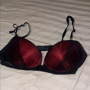 Vassarette Lacey Sheer Lace Overlay Push-Up Underwire Bra. Size 34B. Like new.